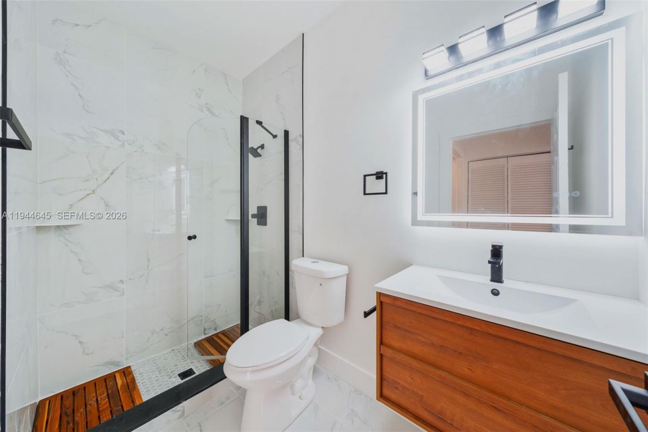 1551 Seagrape Way, Hollywood, FL 33019 Photo