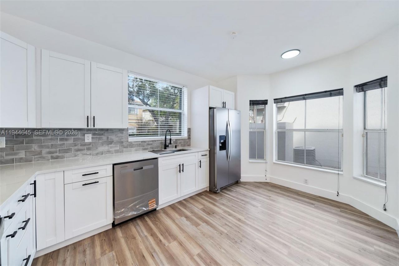 1551 Seagrape Way, Hollywood, FL 33019 Photo