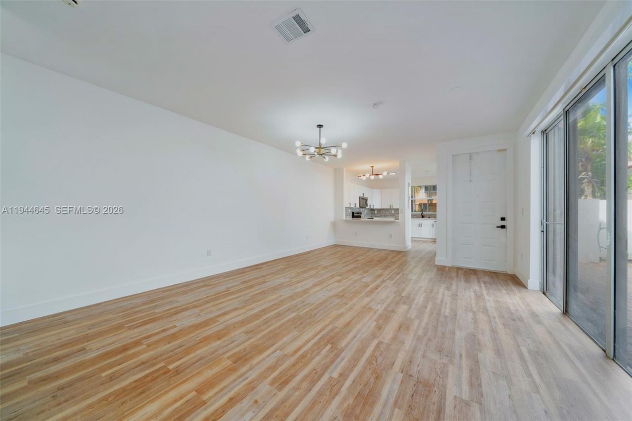 1551 Seagrape Way, Hollywood, FL 33019 Photo