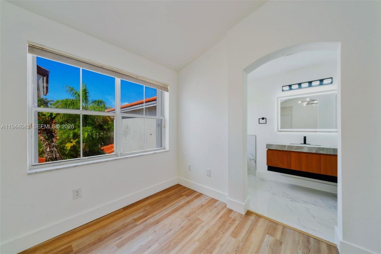 1551 Seagrape Way, Hollywood, FL 33019 Photo