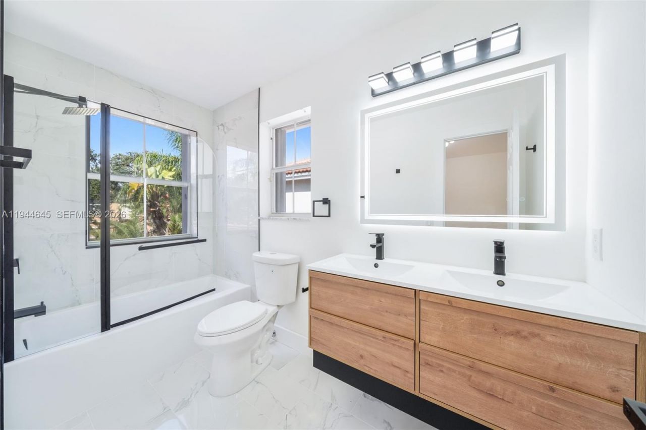 1551 Seagrape Way, Hollywood, FL 33019 Photo