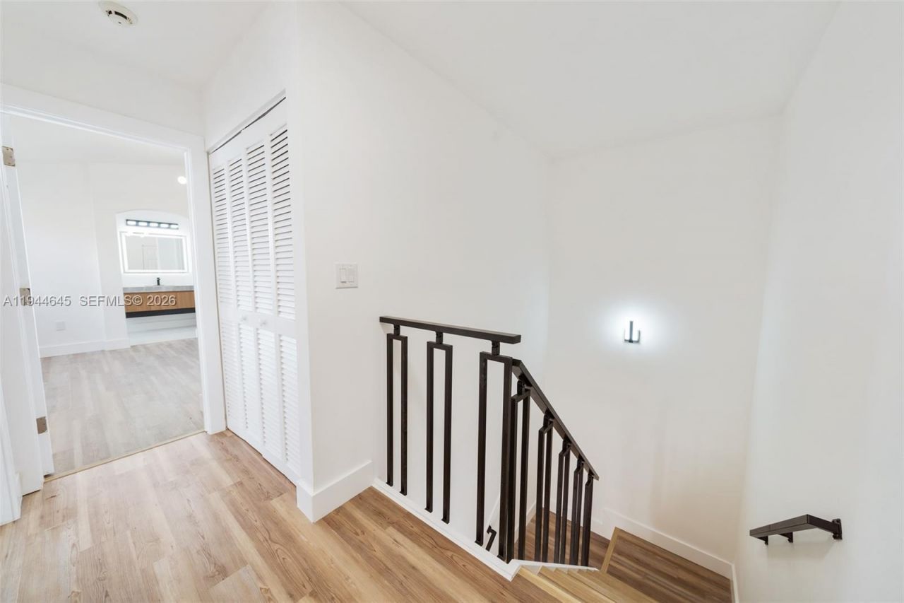 1551 Seagrape Way, Hollywood, FL 33019 Photo