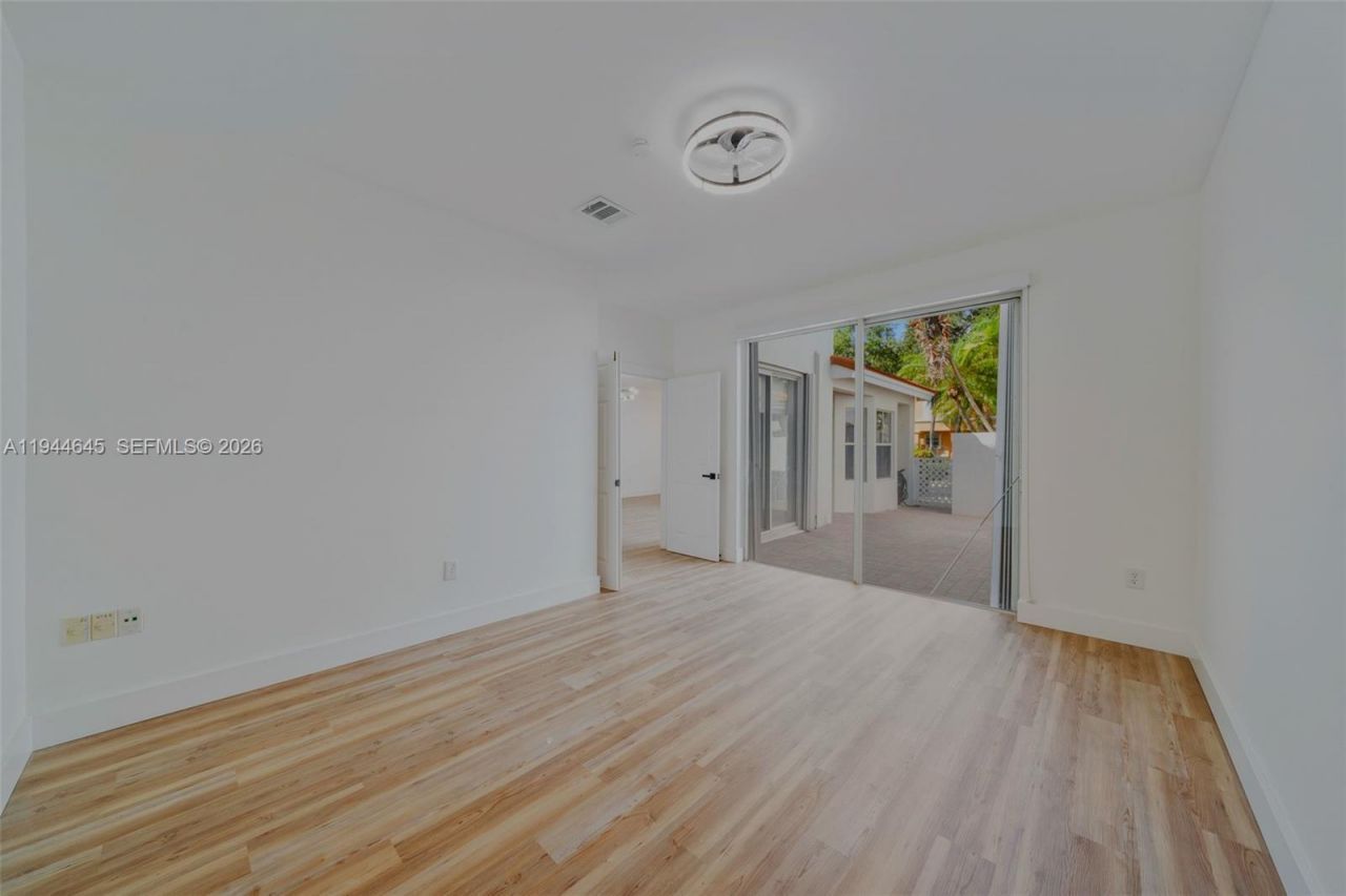 1551 Seagrape Way, Hollywood, FL 33019 Photo