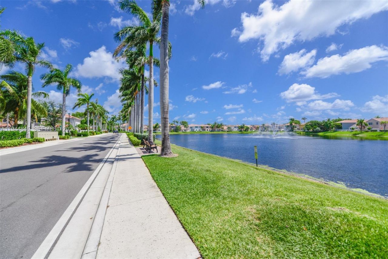 1551 Seagrape Way, Hollywood, FL 33019 Photo