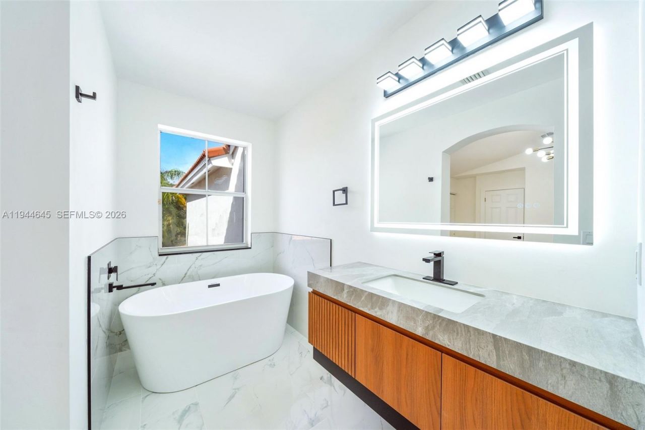 1551 Seagrape Way, Hollywood, FL 33019 Photo