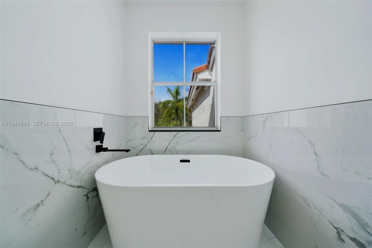 1551 Seagrape Way, Hollywood, FL 33019 Photo