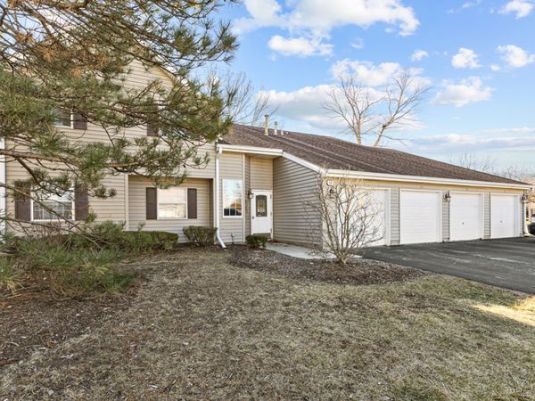 59 Gant Circle, Unit H, Streamwood, IL 60107