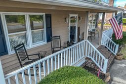 124 Manor Circle photo 4