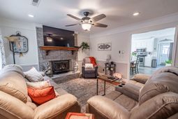 124 Manor Circle photo 4