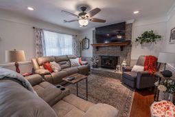 124 Manor Circle photo 4