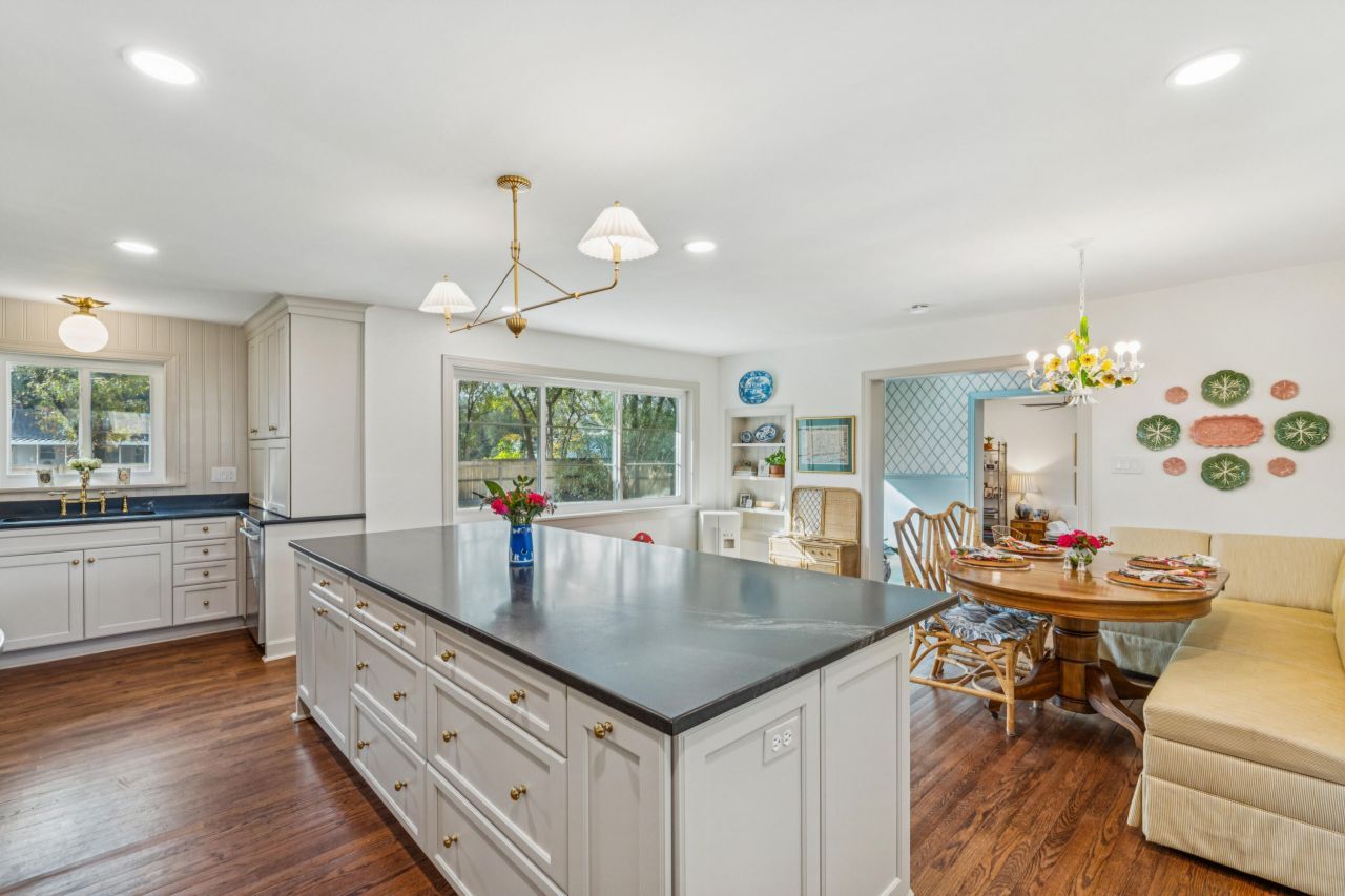 1683 Pearlott Street Photo 10