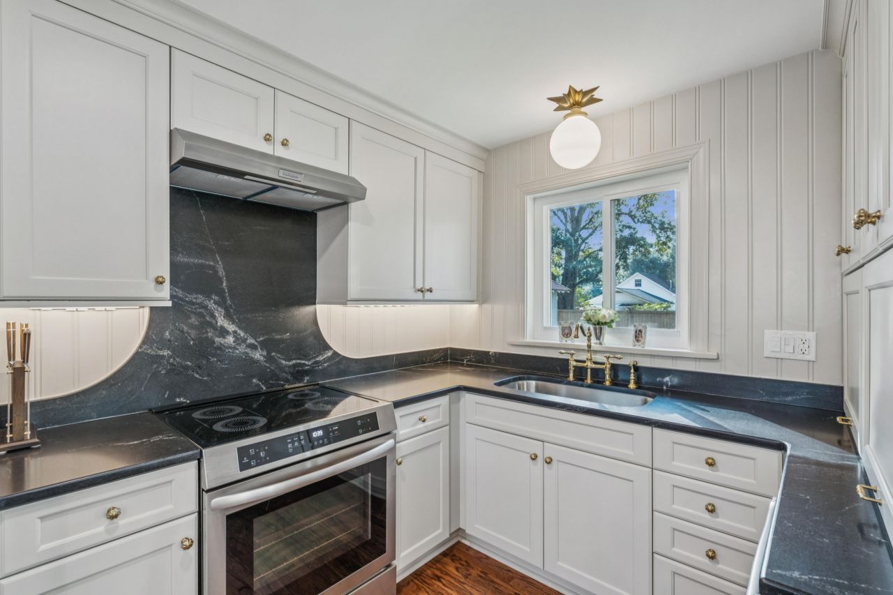 1683 Pearlott Street Photo 13