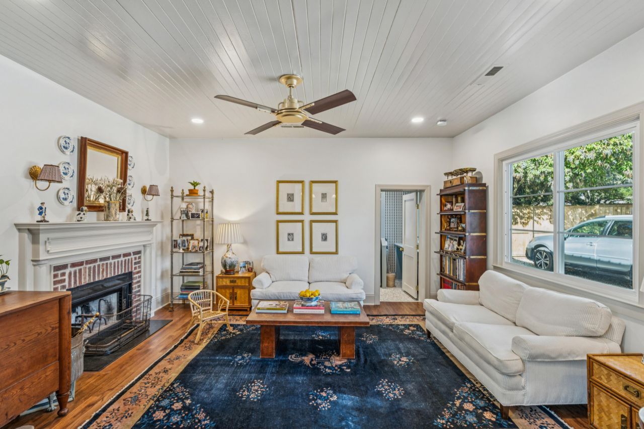 1683 Pearlott Street Photo 16