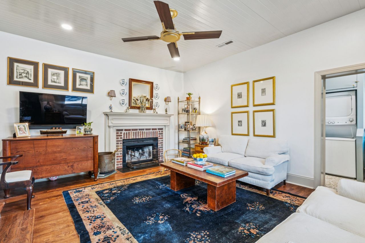 1683 Pearlott Street Photo 17