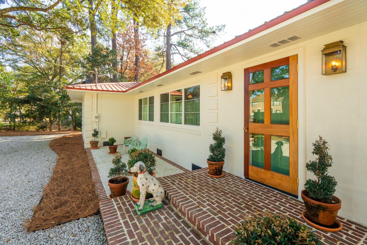 1683 Pearlott Street Photo 3