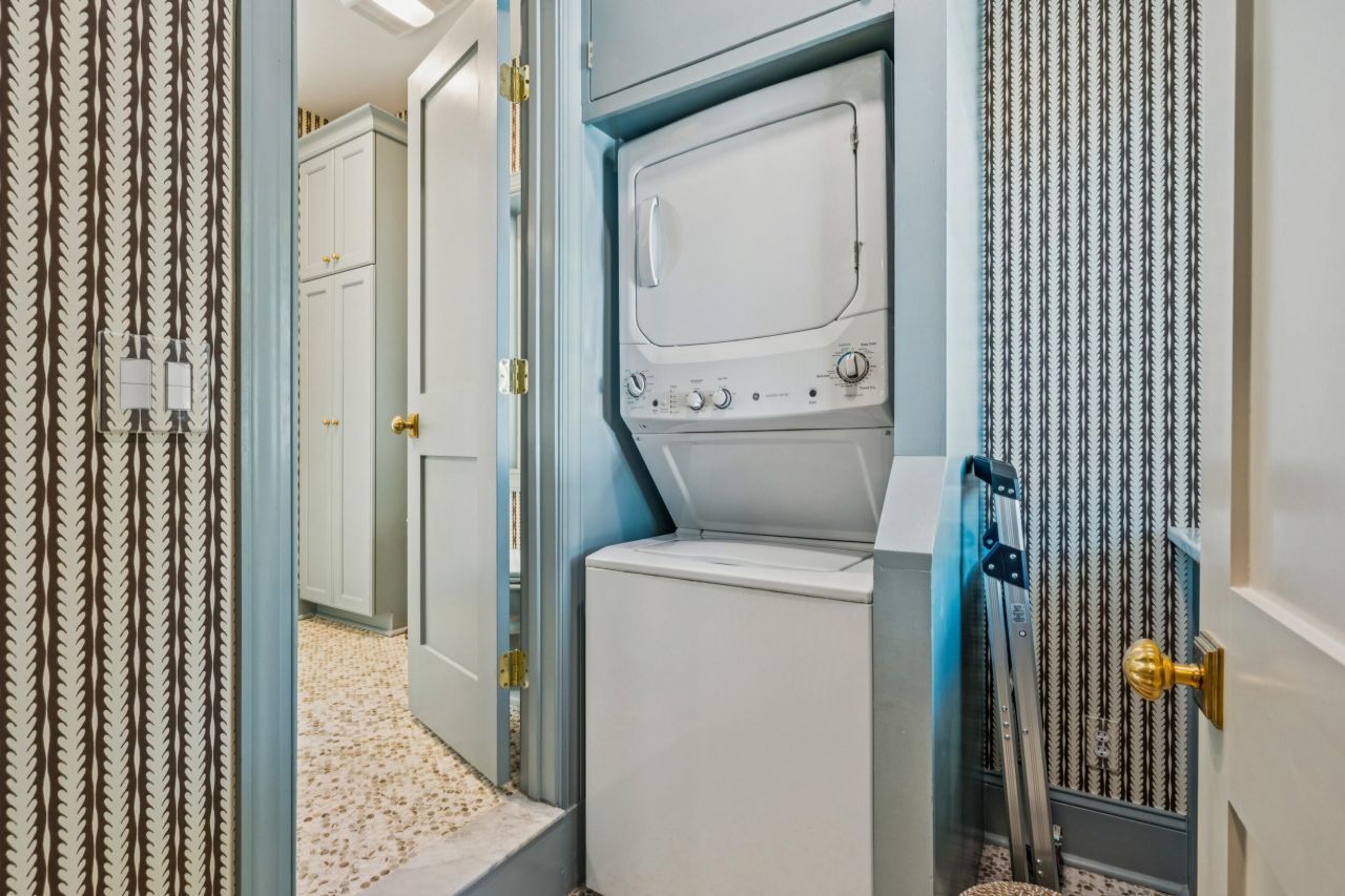 1683 Pearlott Street Photo 30