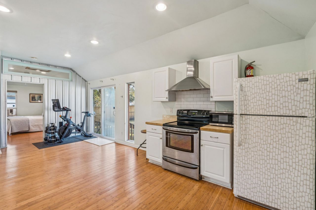 1683 Pearlott Street Photo 36