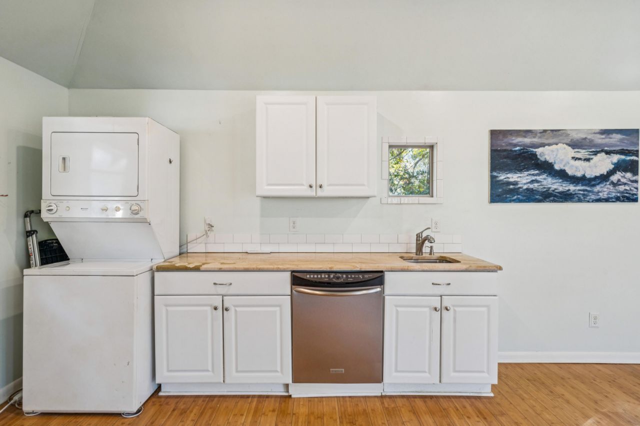 1683 Pearlott Street Photo 38