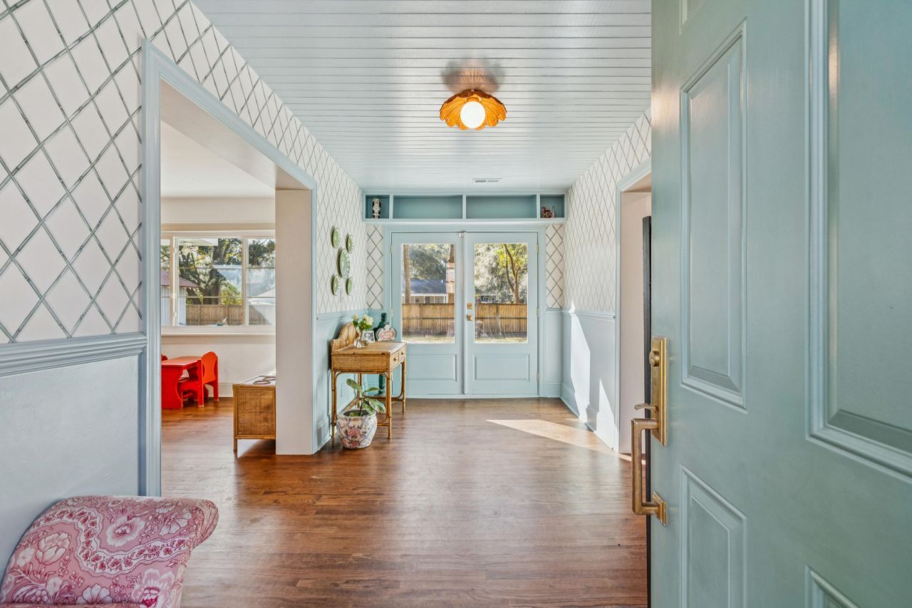 1683 Pearlott Street Photo 4