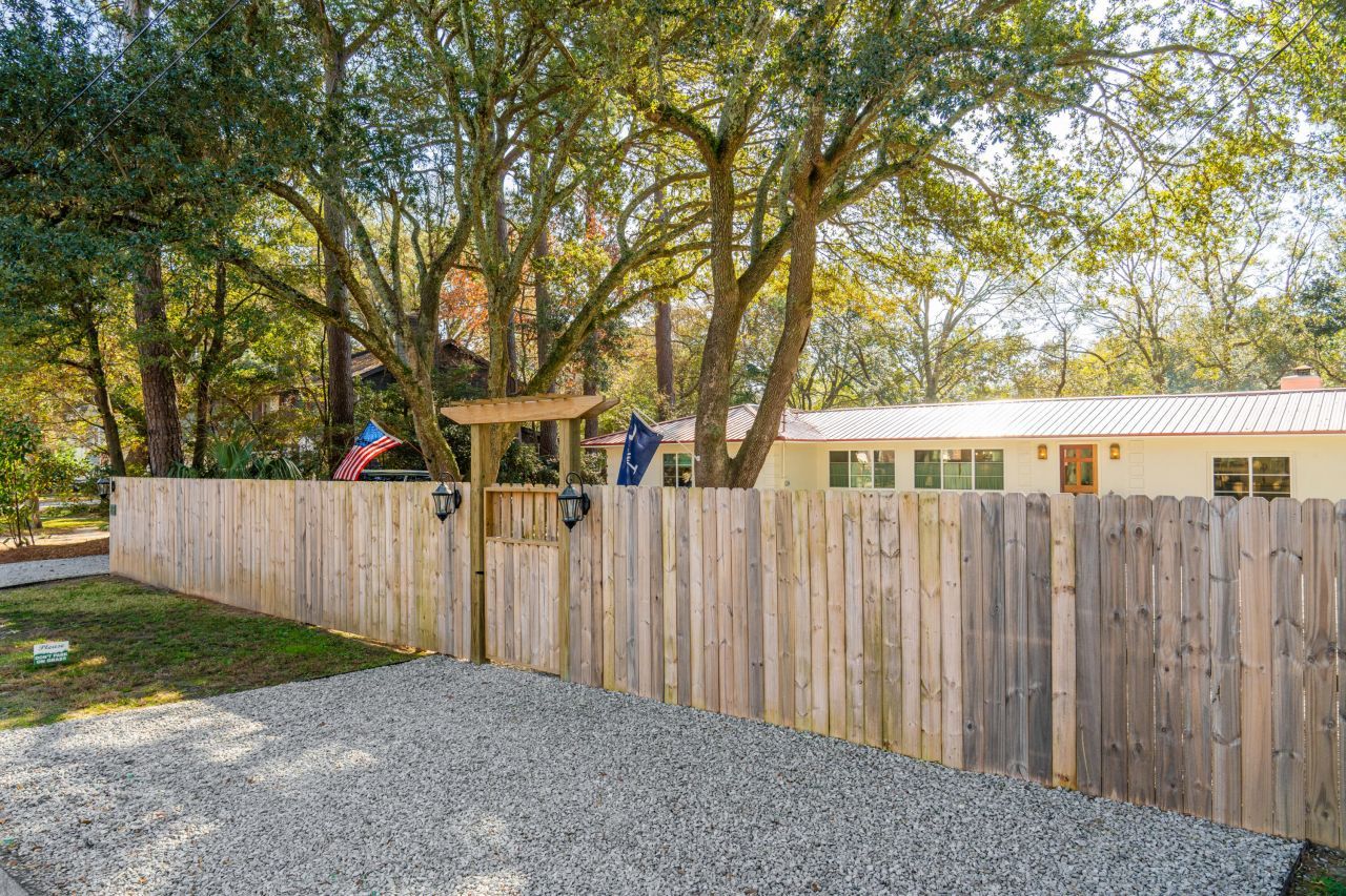 1683 Pearlott Street Photo 48