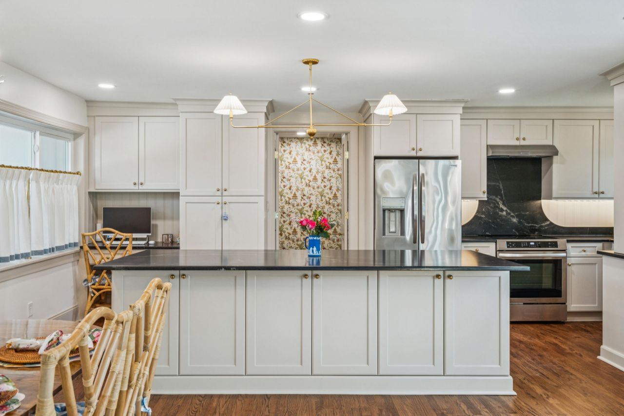 1683 Pearlott Street Photo 9