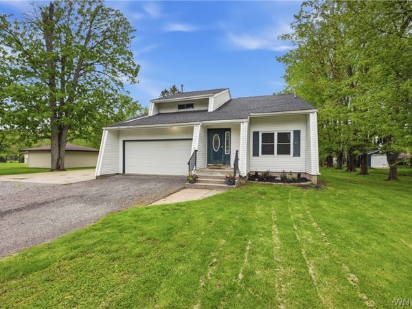 2972 Rosemarie Circle, Newfane, NY 14108