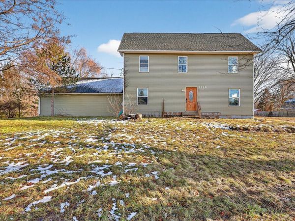 2328 Dean Lake Avenue NE, Grand Rapids, MI 49505