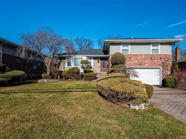 97 Gilmar Lane, Roslyn Heights, NY 11577