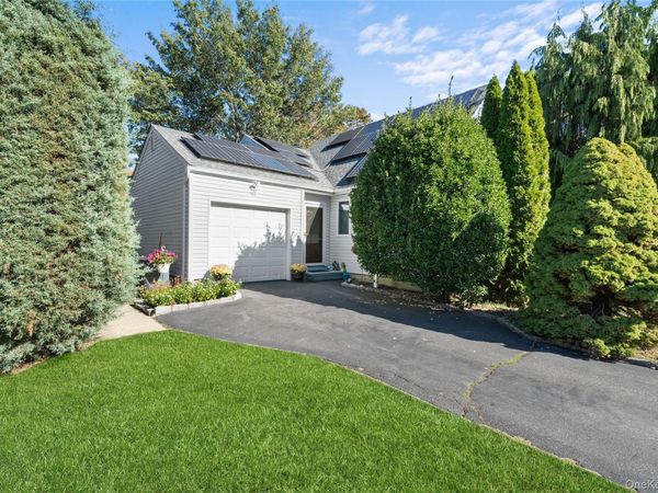 27 Gaylore Drive S, Amityville, NY 11701