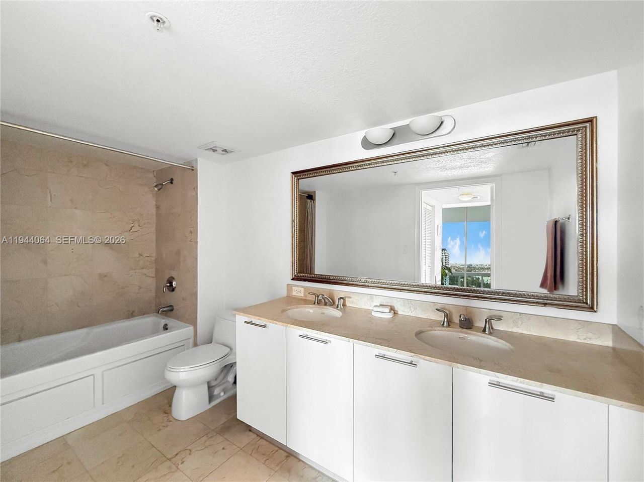 1800 N Bayshore Dr , Unit 1810, Miami, FL 33132 Photo