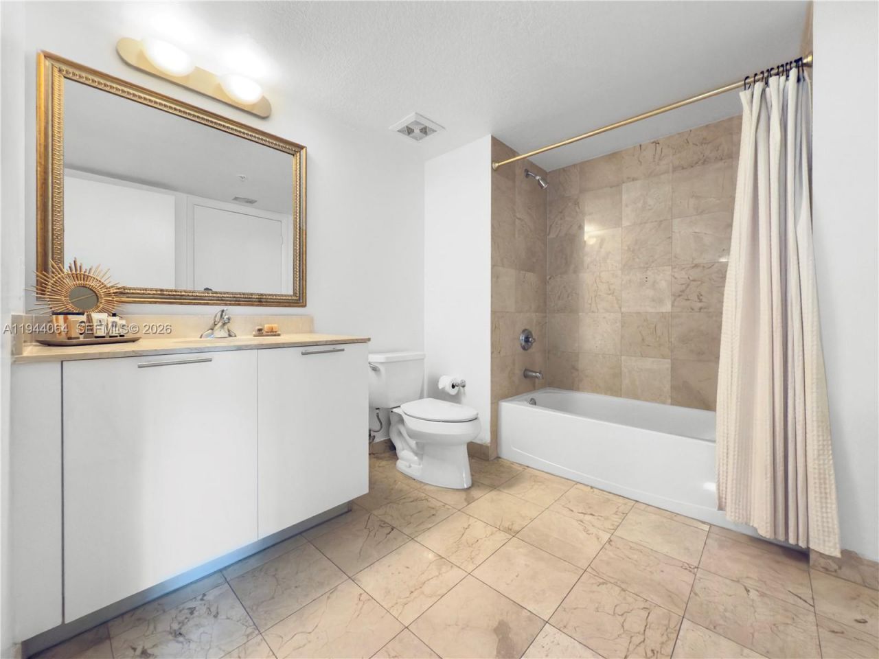 1800 N Bayshore Dr , Unit 1810, Miami, FL 33132 Photo