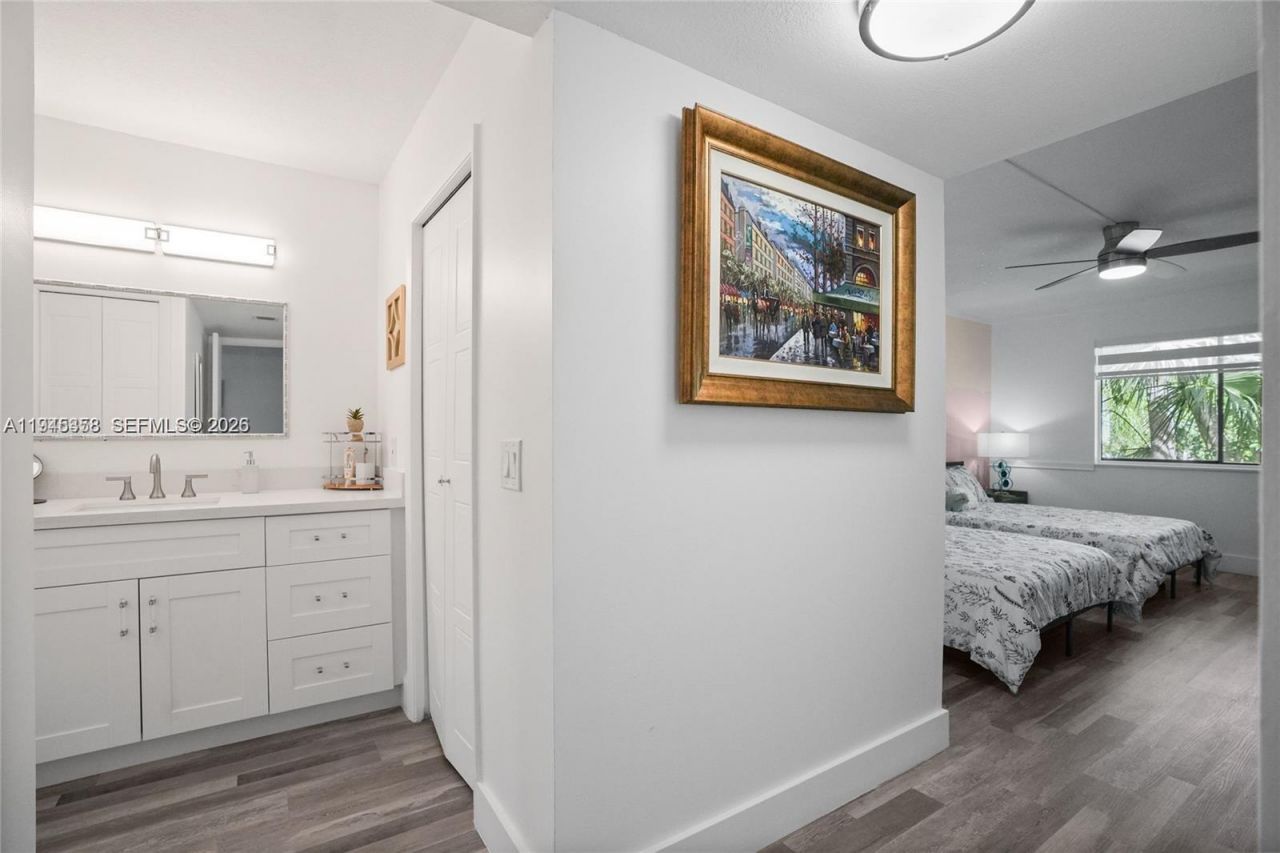 380 Racquet Club Rd, Unit 204, Weston, FL 33326 Photo