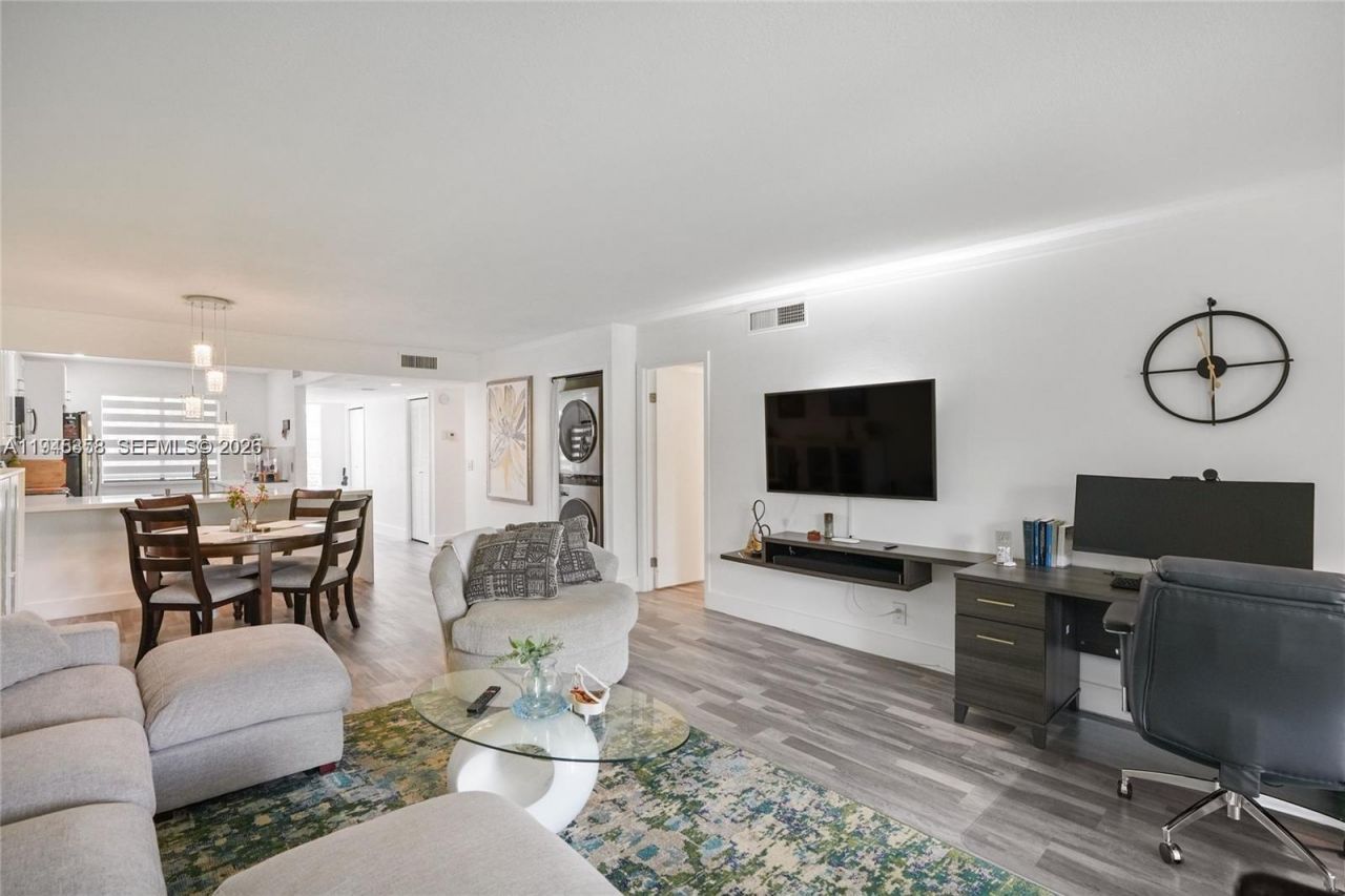 380 Racquet Club Rd, Unit 204, Weston, FL 33326 Photo