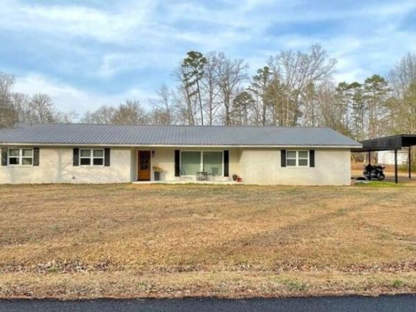 252 Lakeview Dr, Columbus, MS 39705