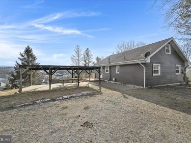 1881 RUNNING DEER DRIVE, AUBURN, PA 17922