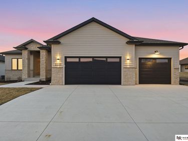 2337 S 89th Street, Lincoln, NE 68520