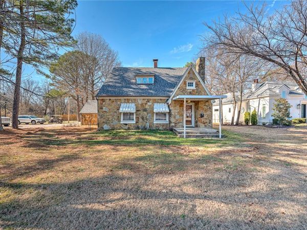 1705 N Garland Avenue, Fayetteville, AR 72703