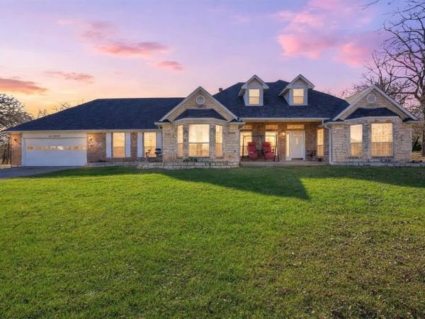 111 Lone Star Drive, Gainesville, TX 76240