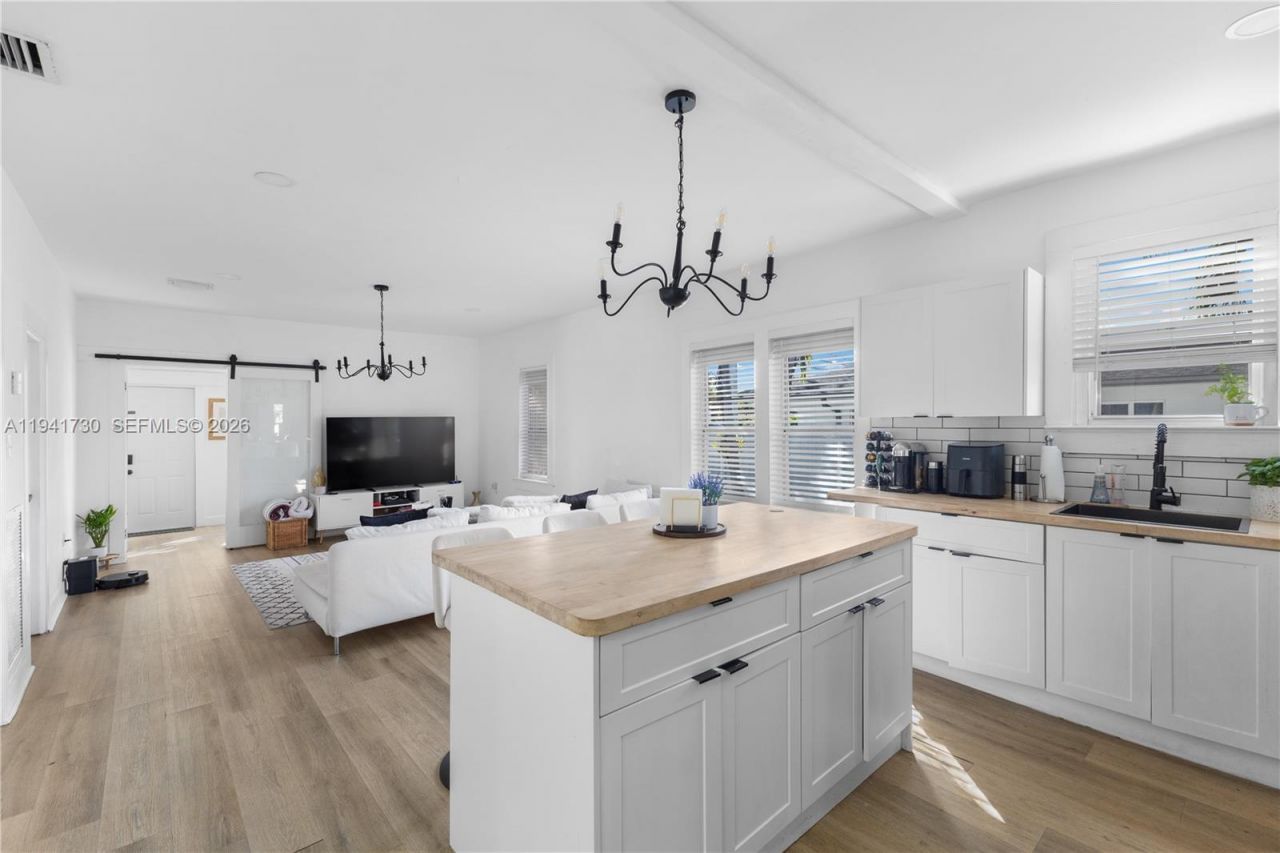 2811 SW 17th St, Miami, FL 33145 Photo