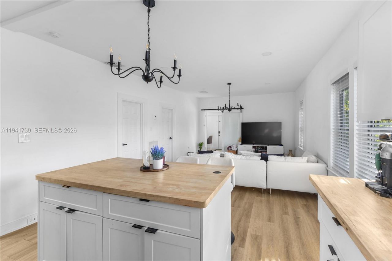 2811 SW 17th St, Miami, FL 33145 Photo