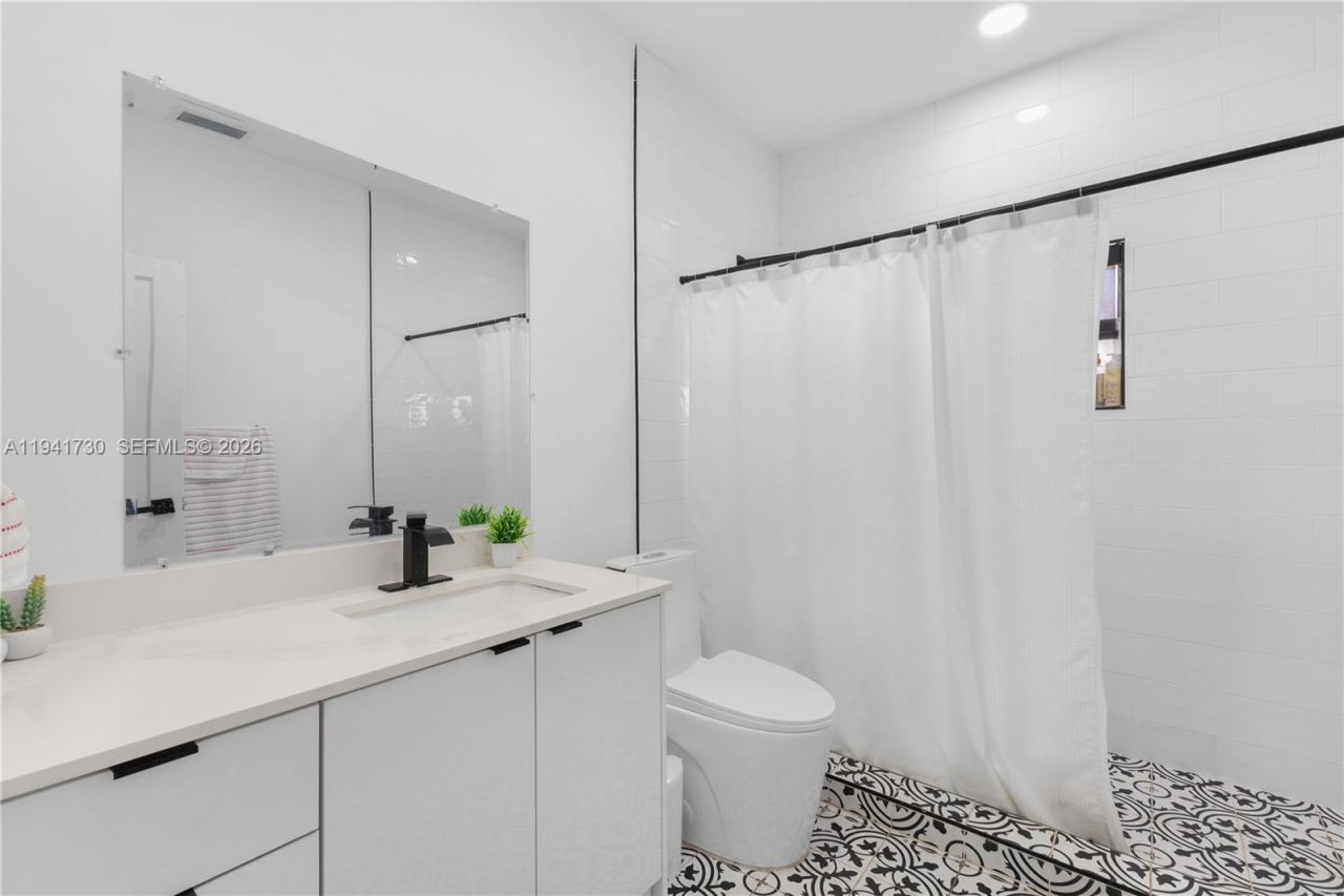 2811 SW 17th St, Miami, FL 33145 Photo