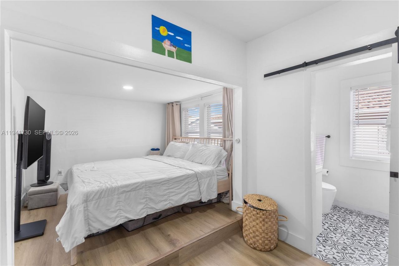 2811 SW 17th St, Miami, FL 33145 Photo