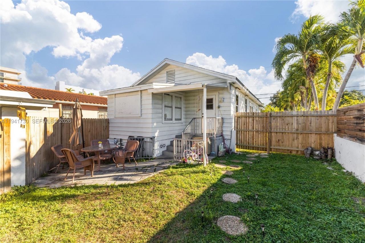 2811 SW 17th St, Miami, FL 33145 Photo