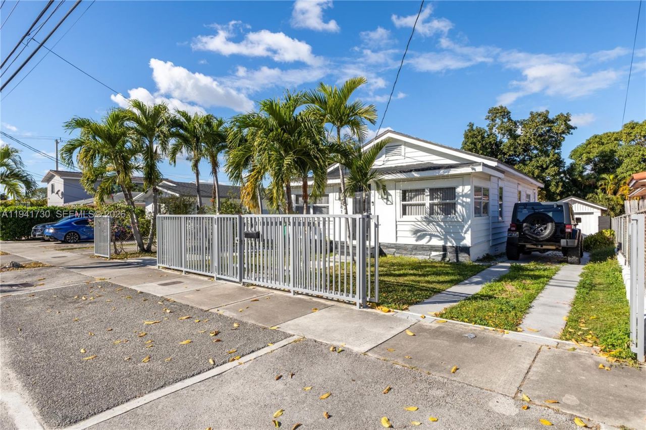 2811 SW 17th St, Miami, FL 33145 Photo