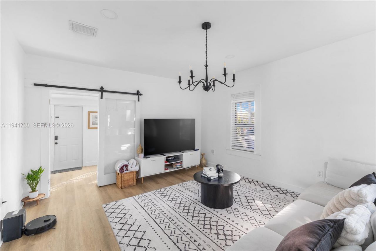 2811 SW 17th St, Miami, FL 33145 Photo