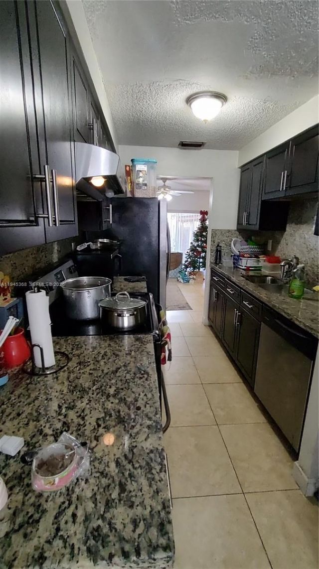 8199 NW 8th Mnr, Unit 1, Plantation, FL 33324 Photo