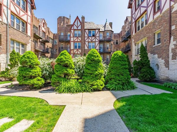 5717 N Kimball Avenue, Unit 2N, Chicago, IL 60659