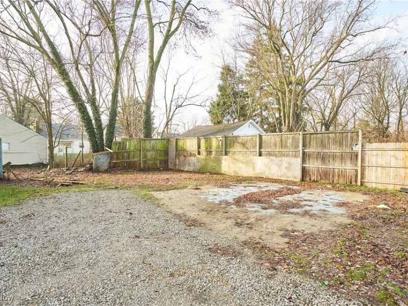 970 Hunt Street, Akron, OH 44306 Photo 3