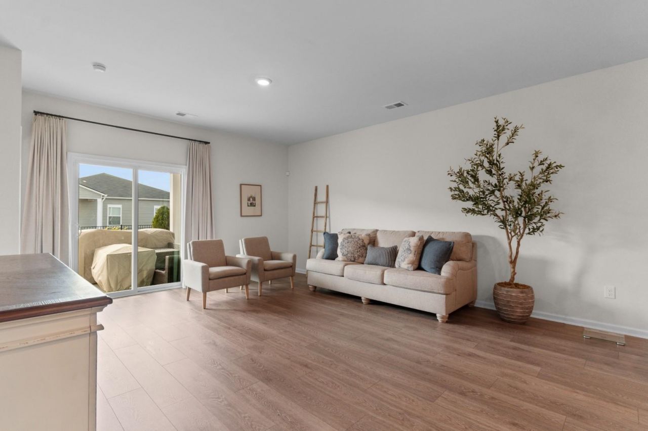 1528 Swing Bridge Way Photo 10