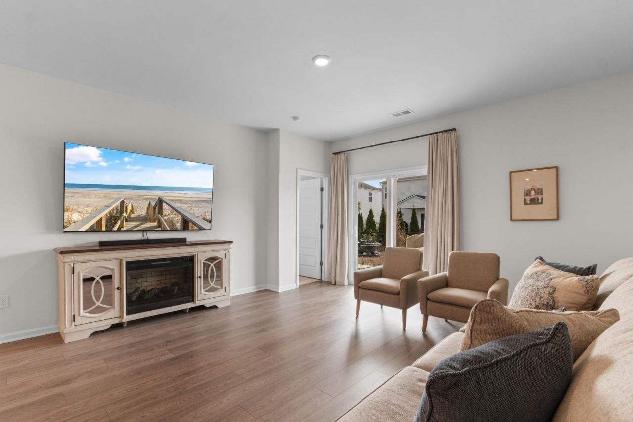 1528 Swing Bridge Way Photo 11